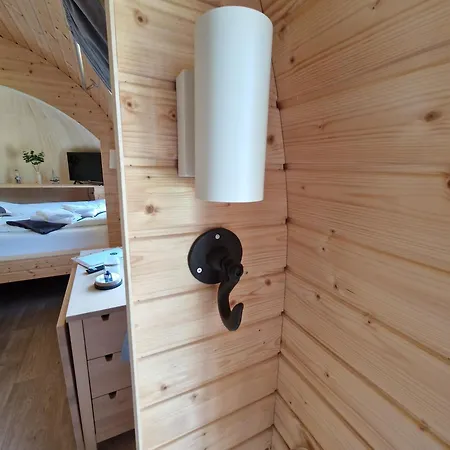 Tiny Igloo Lindstroem