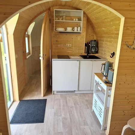 Tiny Igloo Lindstroem *